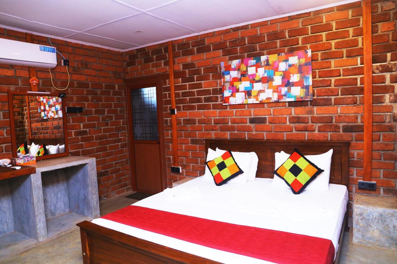 Hotel Click Hiriketiya Dikwella Exterior foto